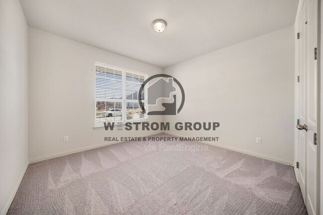 Building Photo - 912 Alberta Spruce Rd