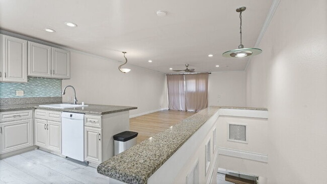 Building Photo - 1281 34th St