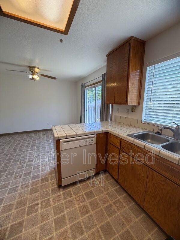 Building Photo - 7720 Bodega Ave