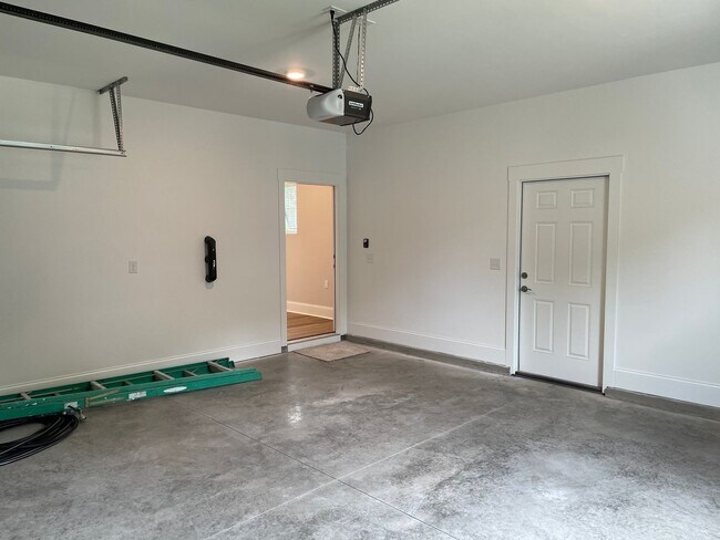 Building Photo - 3 Bedroom 2 Bathroom New Construction Hous...