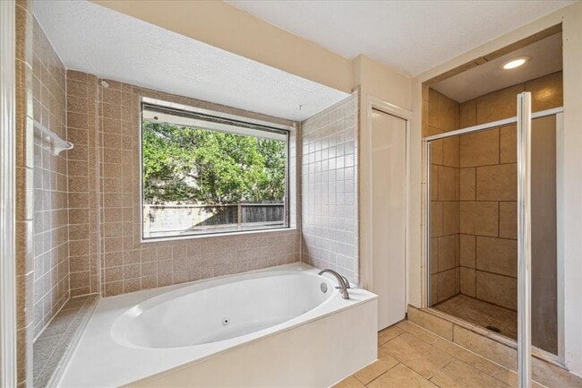 Building Photo - 2302 Bright Meadows Dr
