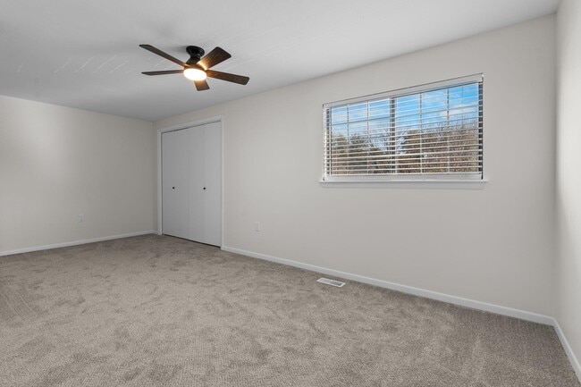 Building Photo - 2 Rockingham Ct