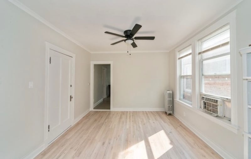 Building Photo - 4143 N McVicker Ave