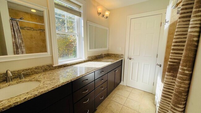 Building Photo - 25 Flint Pond Dr