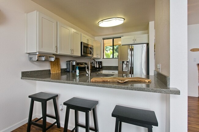 Building Photo - Three Bedroom Penthouse Townhome with beau...