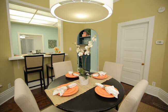 Building Photo - Awesome 4BD/3BA in prime Uptown! Remodeled w/ HGTV! Avail. May 1st!