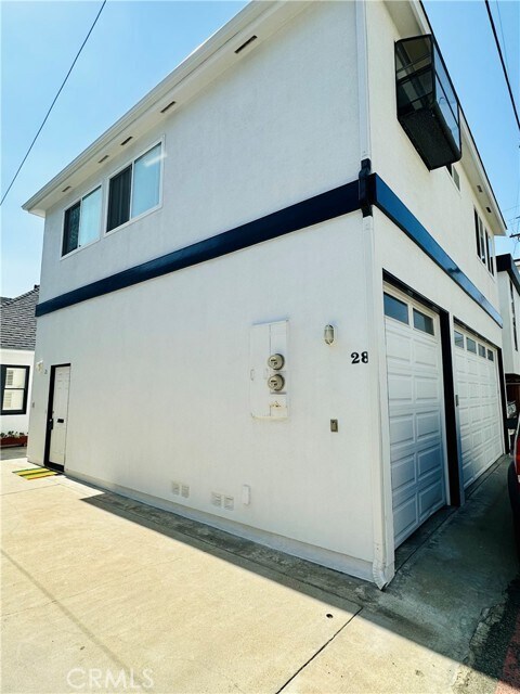 Building Photo - 28 20th Ct