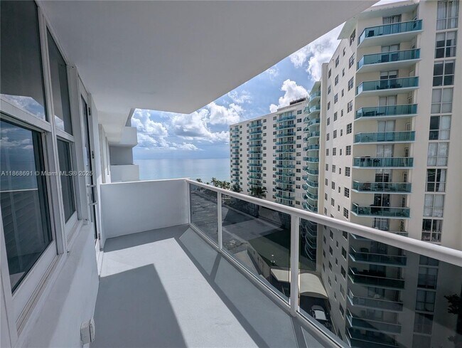 Building Photo - 3725 S Ocean Dr