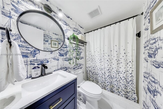 Building Photo - 2600 Collins Ave