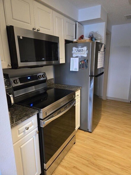 Building Photo - 3019 Alcazar Pl