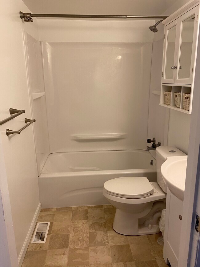Newly updated bath - 5920 Kellogg Ave