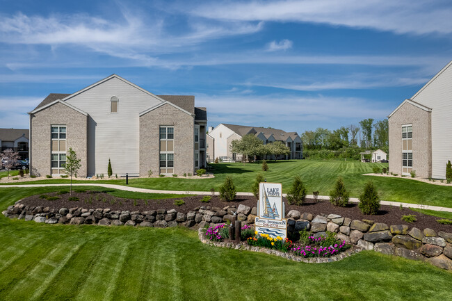 Building Photo - Lake Pointe Apartments