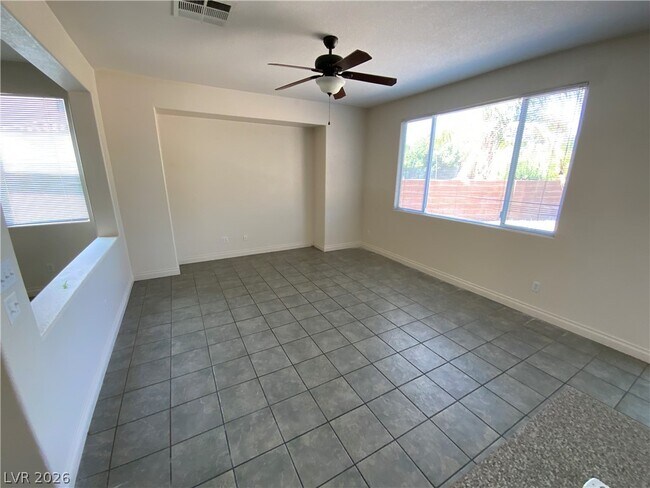 Building Photo - 2392 Predera Ave