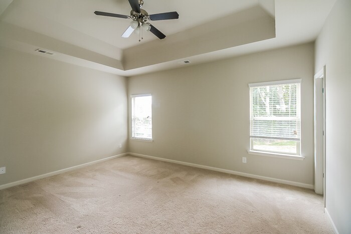 Building Photo - 10 Glen Abbey Cir