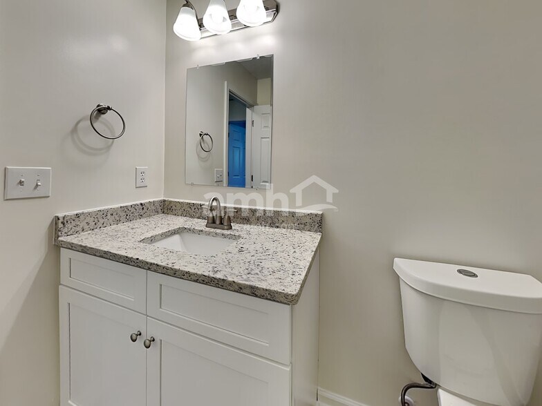 Building Photo - 595 River Glen Ct