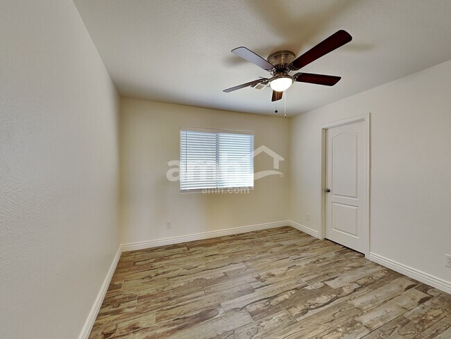 Building Photo - 8135 W Deanna Dr