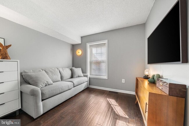 Building Photo - 907 S Rolfe St