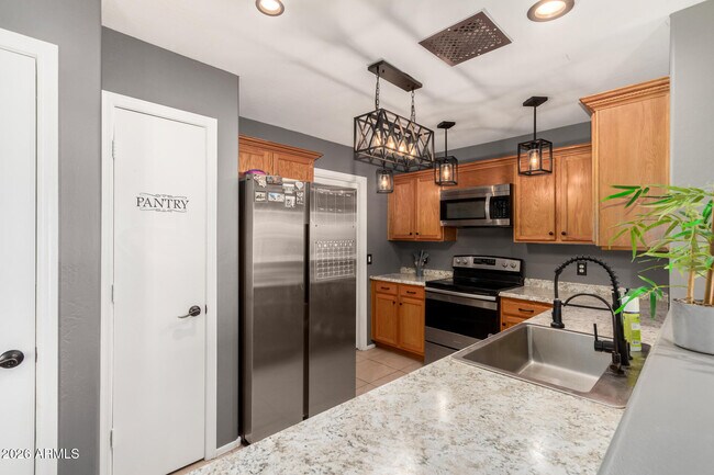 Building Photo - 12106 N 128th Ave