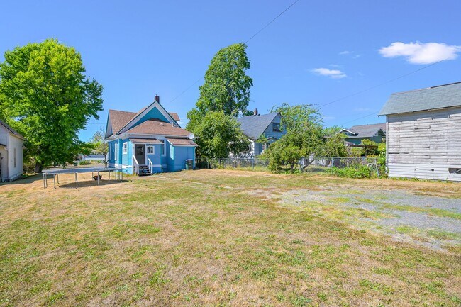 Building Photo - 4 Bedroom Home for Rent! Remodeled Home wi...