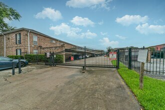 Building Photo - 6410 Del Monte Dr