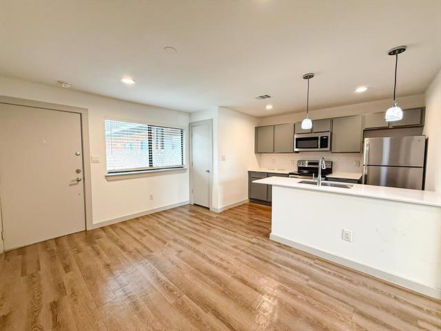 Building Photo - 4526 Munger Ave