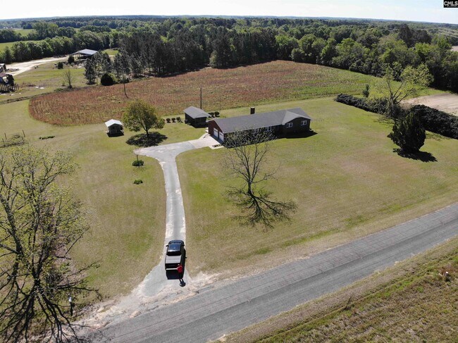 Building Photo - 137 Horses Neck Rd
