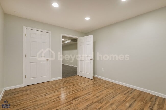 Building Photo - Move-In Ready Ranch with Huge Garage & Finished Basement