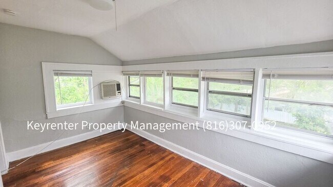 Building Photo - 2607 E 73rd St
