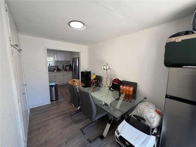 Building Photo - 10410 N Sassafras St