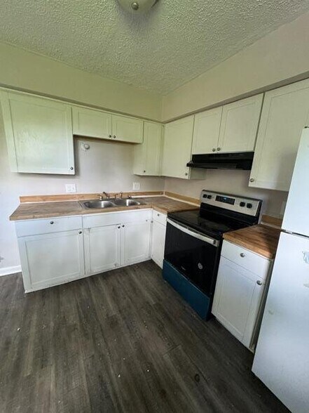 Building Photo - 2032 Catalpa Dr.
