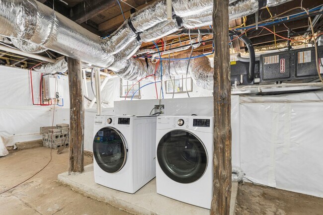 Building Photo - 2016 Sweetbriar Ave
