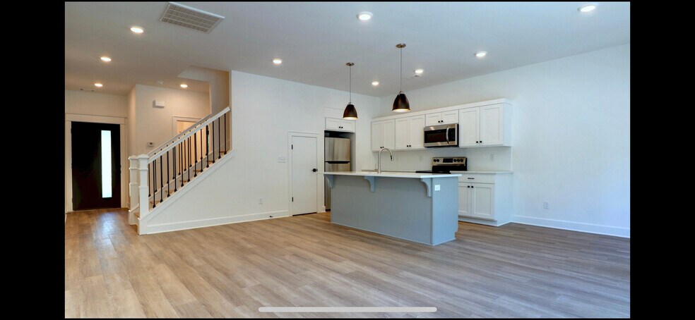 Building Photo - Mount Comfort Townhomes