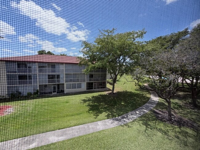 Building Photo - 100 SW 132nd Way