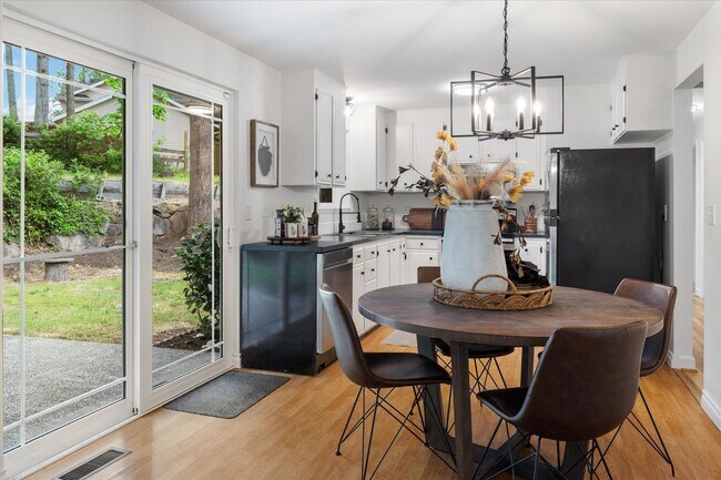 Building Photo - Remodeled Rambler with 2/Car garage, RV Parking and an Impressive Back Yard!!!!!