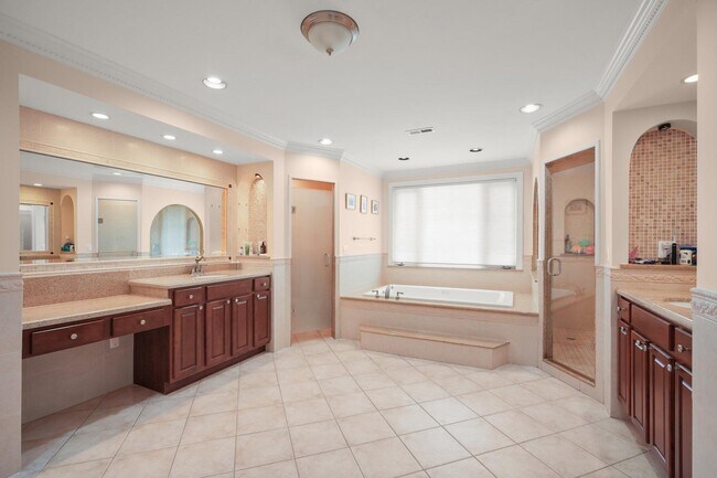 Building Photo - 9809 Hall Rd