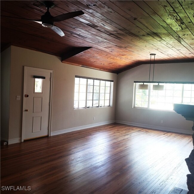Building Photo - 1443 Sandra Dr