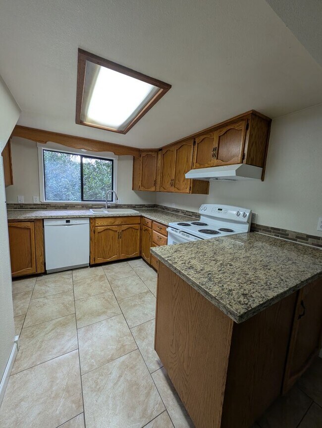 Building Photo - Corner Lot Triplex Unit in Gig Harbor, Ava...