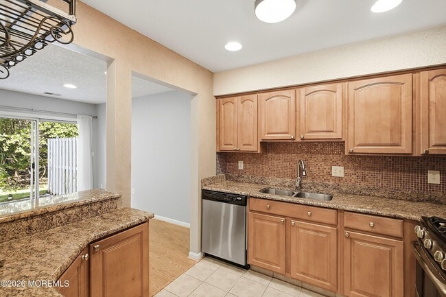 Building Photo - 702 Carnation Dr
