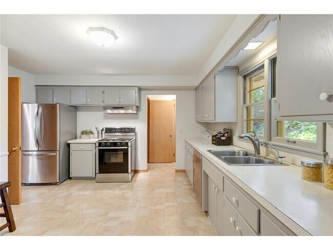 Building Photo - 4509 Laguna Dr