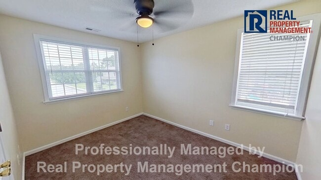 Building Photo - Charming 4 BD/2.5 BA with Wrap Around Porc...