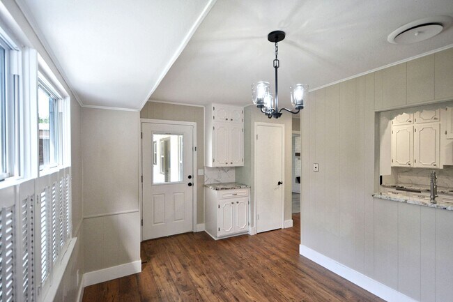 Building Photo - 671 W Merriweather St