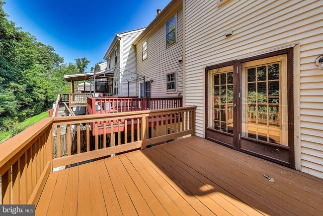 Building Photo - 3027 Mozart Dr