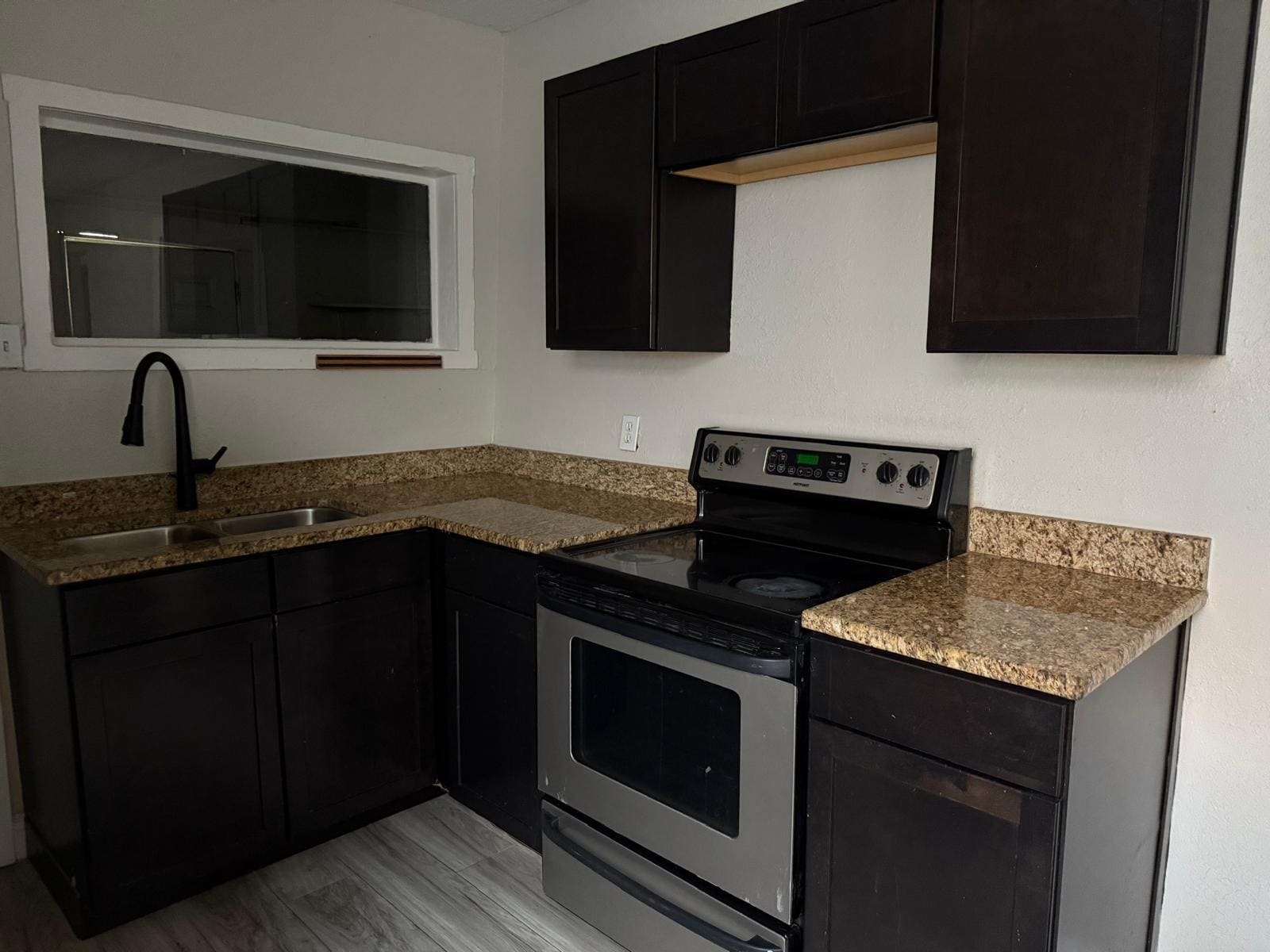 Building Photo - 2205 E 5th Ave