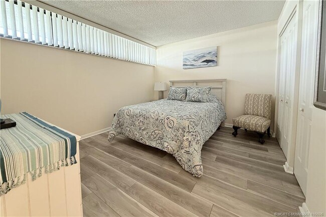 Building Photo - 1950 SW Palm City Rd