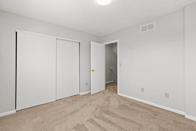 Building Photo - 2447 Brady Commons Dr