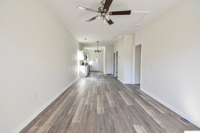 Building Photo - ~2122 Circular Drive