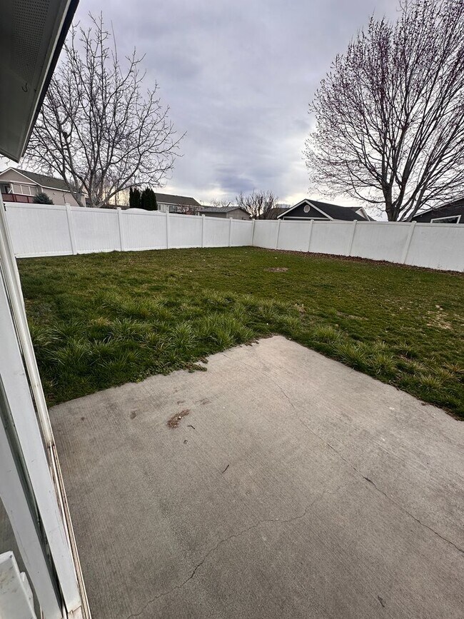 Building Photo - 7820 Three Rivers Dr