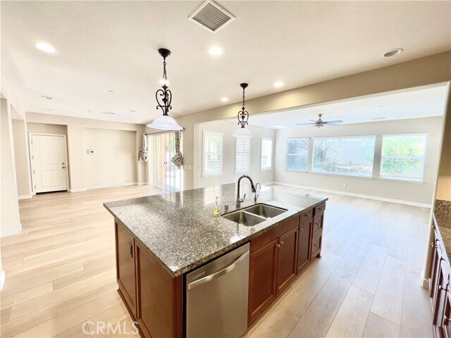 Building Photo - 6430 Sheffield St