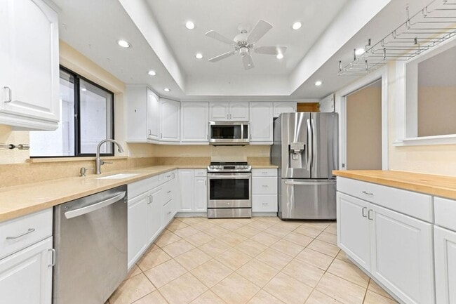 Building Photo - 1900 Presidential Way