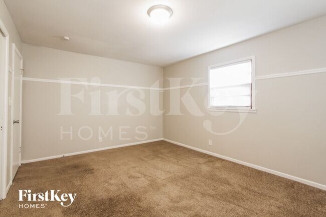 Building Photo - 336 Wayside Dr